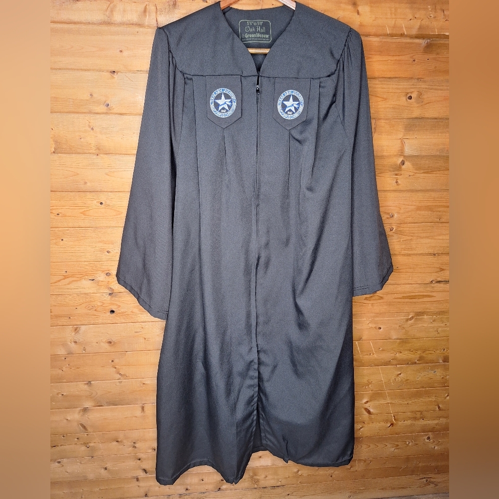 ❤️ Black Graduation Gown